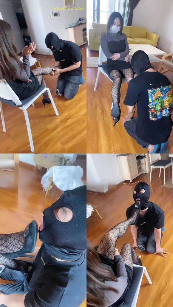 【巴莉女王】在主人黑丝脚下犯贱