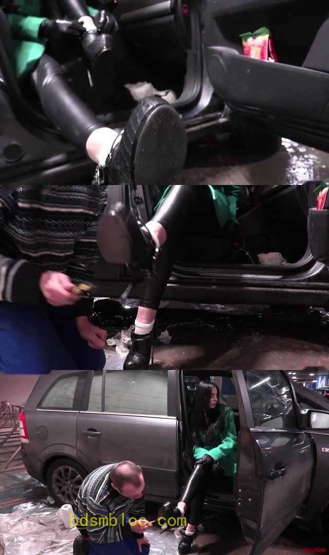 【欧美女王】15cm-Maria女神地下停车场高跟踩踏贱狗！浓痰吐脸跪舔鞋底脏泥！